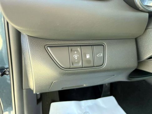 Used 2023 Genesis G70 2.0T image 18