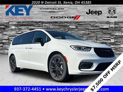 New 2026 Chrysler Pacifica Select