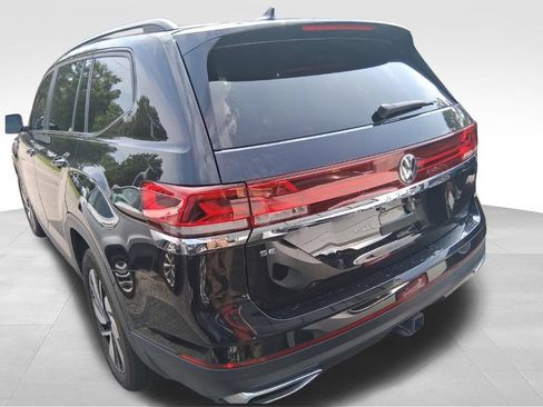 Used 2024 Volkswagen Atlas SE FWD image 2