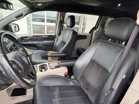 Used 2016 Dodge Grand Caravan SXT FWD image 4