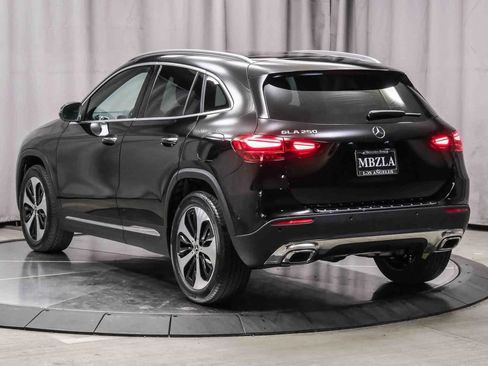 Certified 2025 Mercedes-Benz GLA 250 image 2