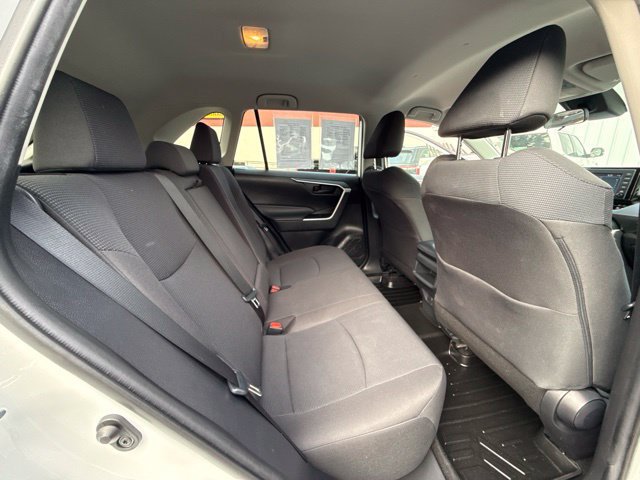 Used 2021 Toyota RAV4 LE FWD image 17