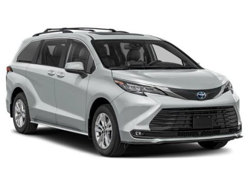 Certified 2023 Toyota Sienna XLE Woodland Edition AWD/4WD image 6