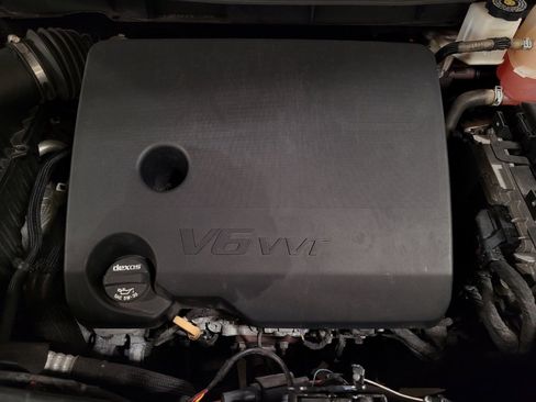 Used 2021 Chevrolet Traverse LT FWD image 30