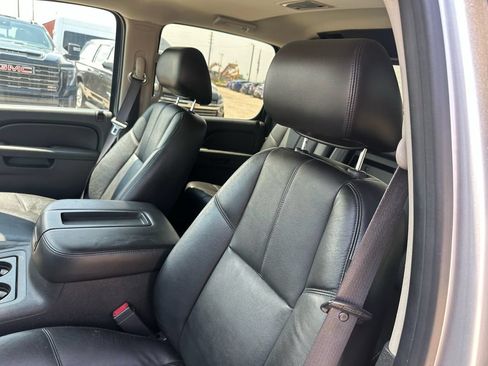 Used 2012 Chevrolet Avalanche LT w/ Suspension Package, Off-Road AWD/4WD image 36