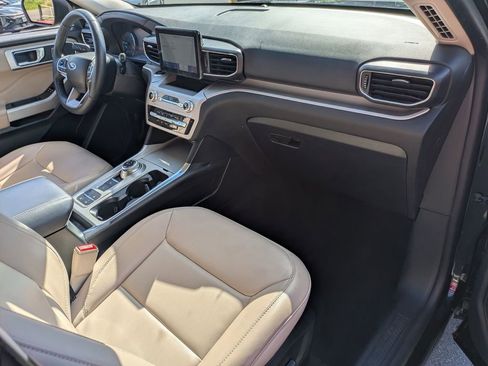 Used 2024 Ford Explorer XLT w/ Equipment Group 202A image 31