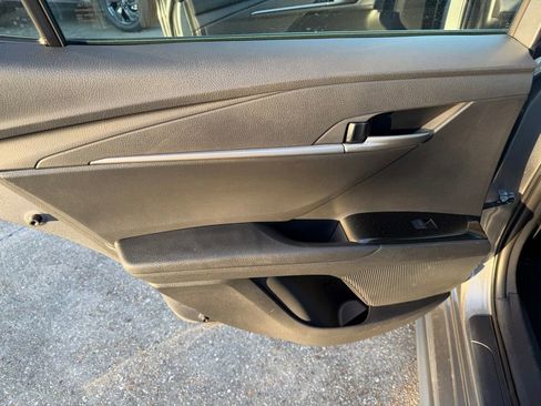 Used 2025 Toyota Camry SE image 15