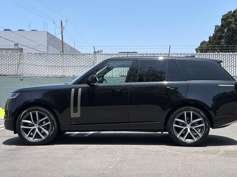 Used 2025 Land Rover Range Rover SE AWD/4WD image 2