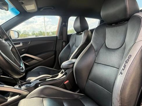 Used 2016 Hyundai Veloster Turbo FWD image 11