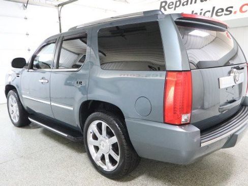 Used 2009 Cadillac Escalade AWD image 3