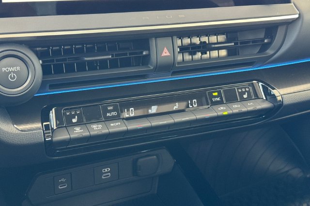 New 2027 Toyota Prius FWD image 23