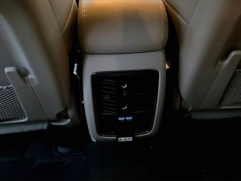 Certified 2021 Jeep Grand Cherokee Limited w/ Trailer Tow Group IV image 16