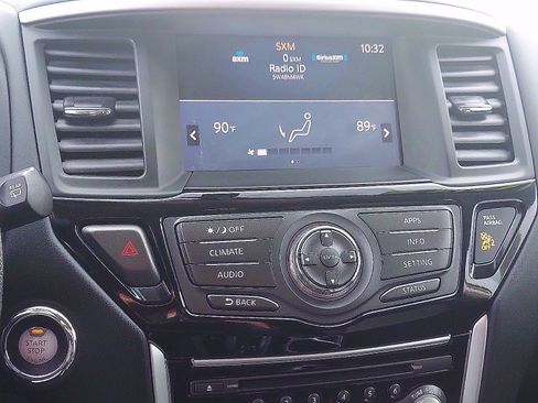 Used 2019 Nissan Pathfinder S image 17