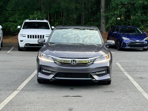 Used 2017 Honda Accord EX-L image 3