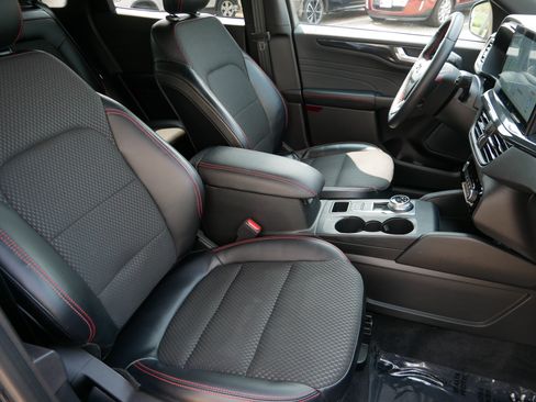 Certified 2023 Ford Escape ST-Line w/ Tech Pack #1 AWD/4WD image 9