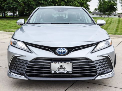 Used 2024 Toyota Camry XLE FWD image 19