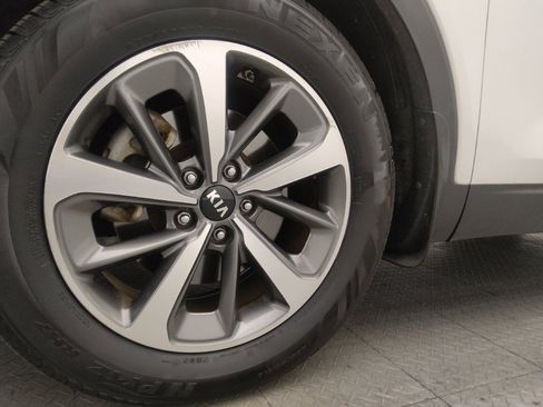 Used 2020 Kia Sorento LX image 31