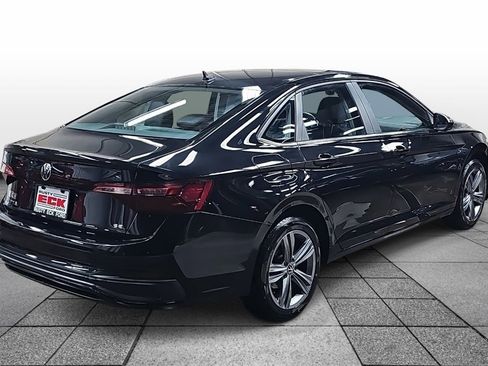 Used 2024 Volkswagen Jetta SE image 4