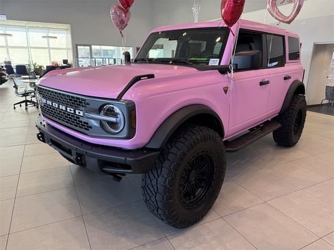 New 2025 Ford Bronco Badlands image 3