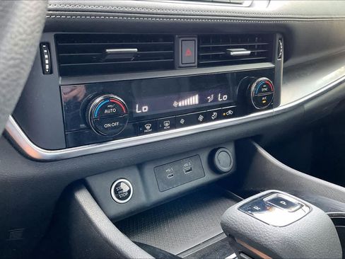 Used 2023 Nissan Rogue SV FWD image 30