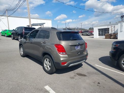 Used 2020 Chevrolet Trax LT w/ LT Convenience Package image 3