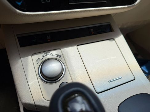 Used 2014 Lexus ES 350 w/ Premium Package FWD image 37