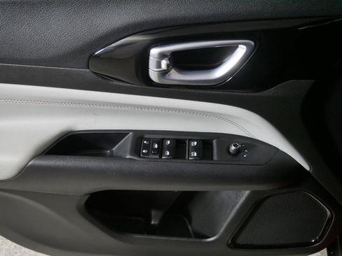 Used 2024 Jeep Compass Limited image 19