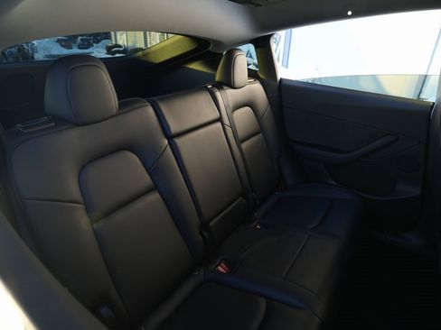 Used 2021 Tesla Model Y Long Range image 20