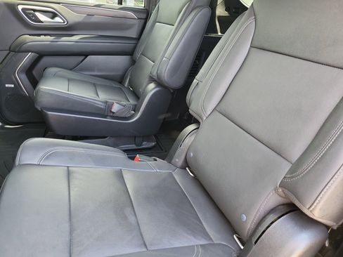 Used 2022 Chevrolet Suburban Z71 w/ Luxury Package AWD/4WD image 14