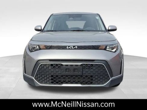 Used 2023 Kia Soul LX image 2