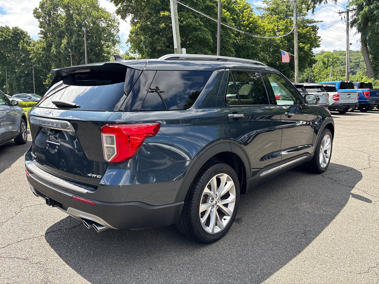Used 2023 Ford Explorer Platinum w/ Technology Package AWD/4WD image 9