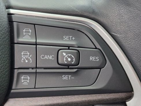 Used 2022 Jeep Grand Cherokee L Limited image 11