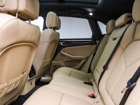 Certified 2026 Porsche Macan AWD/4WD image 19