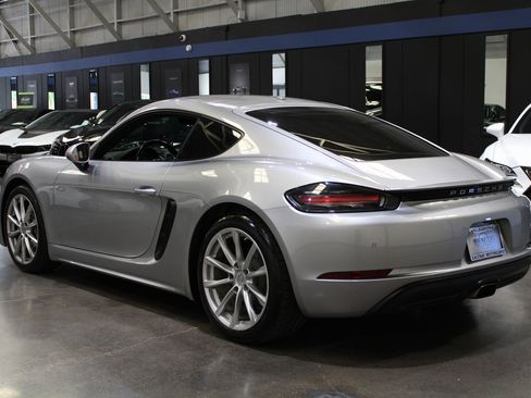 Used 2018 Porsche 718 Cayman RWD image 14