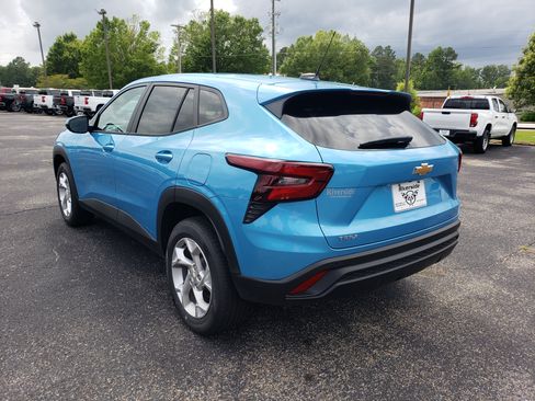 New 2026 Chevrolet Trax LS w/ LS Convenience Package FWD image 4