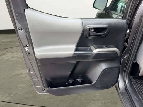 Used 2017 Toyota Tacoma SR5 w/ Tow Package AWD/4WD image 22
