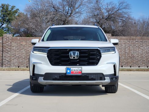 Certified 2024 Honda Pilot Touring image 2