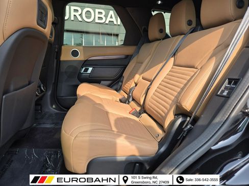 Used 2024 Land Rover Discovery Metropolitan Edition AWD/4WD image 10