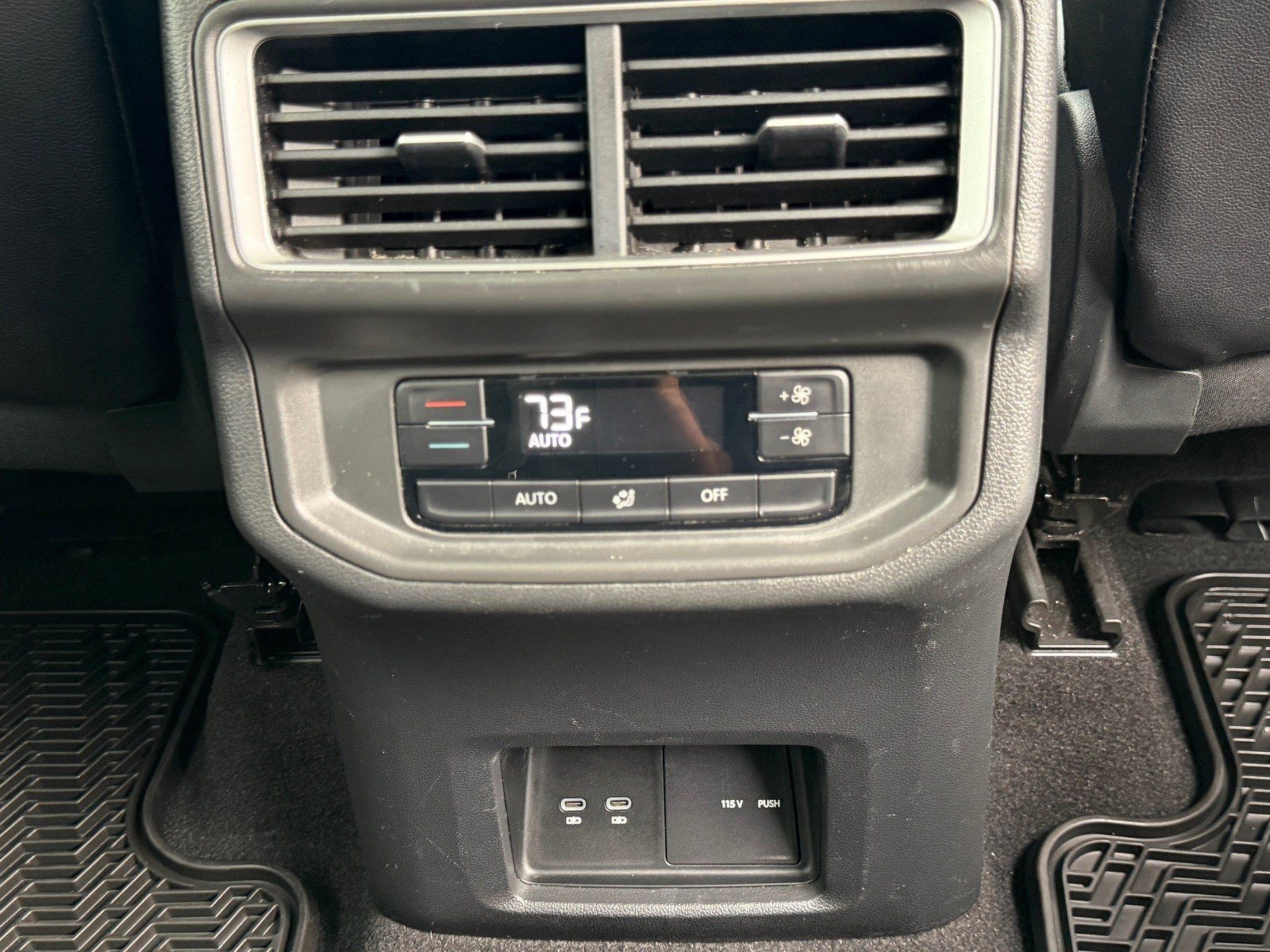 Used 2024 Volkswagen Atlas SE FWD image 19