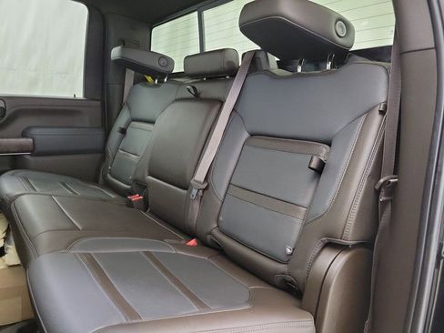 Certified 2022 GMC Sierra 2500 Denali w/ Denali Black Diamond Edition image 10