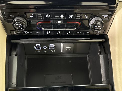 New 2025 Jeep Grand Cherokee Limited w/ Luxury Tech Group II image 24