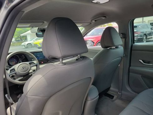 Certified 2023 Hyundai Elantra SE FWD image 11