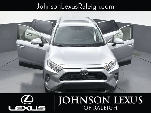 Used 2019 Toyota RAV4 XLE w/ Convenience Package FWD image 33