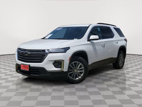 Used 2023 Chevrolet Traverse LT FWD image 2
