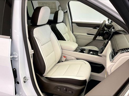 New 2026 GMC Acadia Denali w/ Super Cruise Package image 9