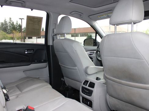 Used 2016 Honda Pilot Touring image 24