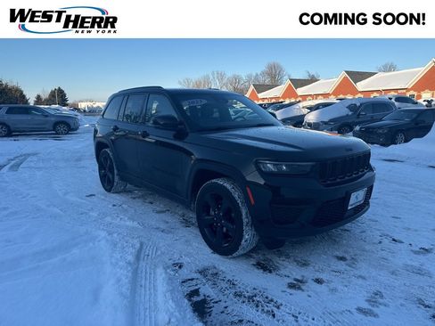 Used 2023 Jeep Grand Cherokee Altitude image 1