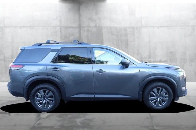 Certified 2025 Nissan Pathfinder SV w/ SV Premium Package AWD/4WD image 5
