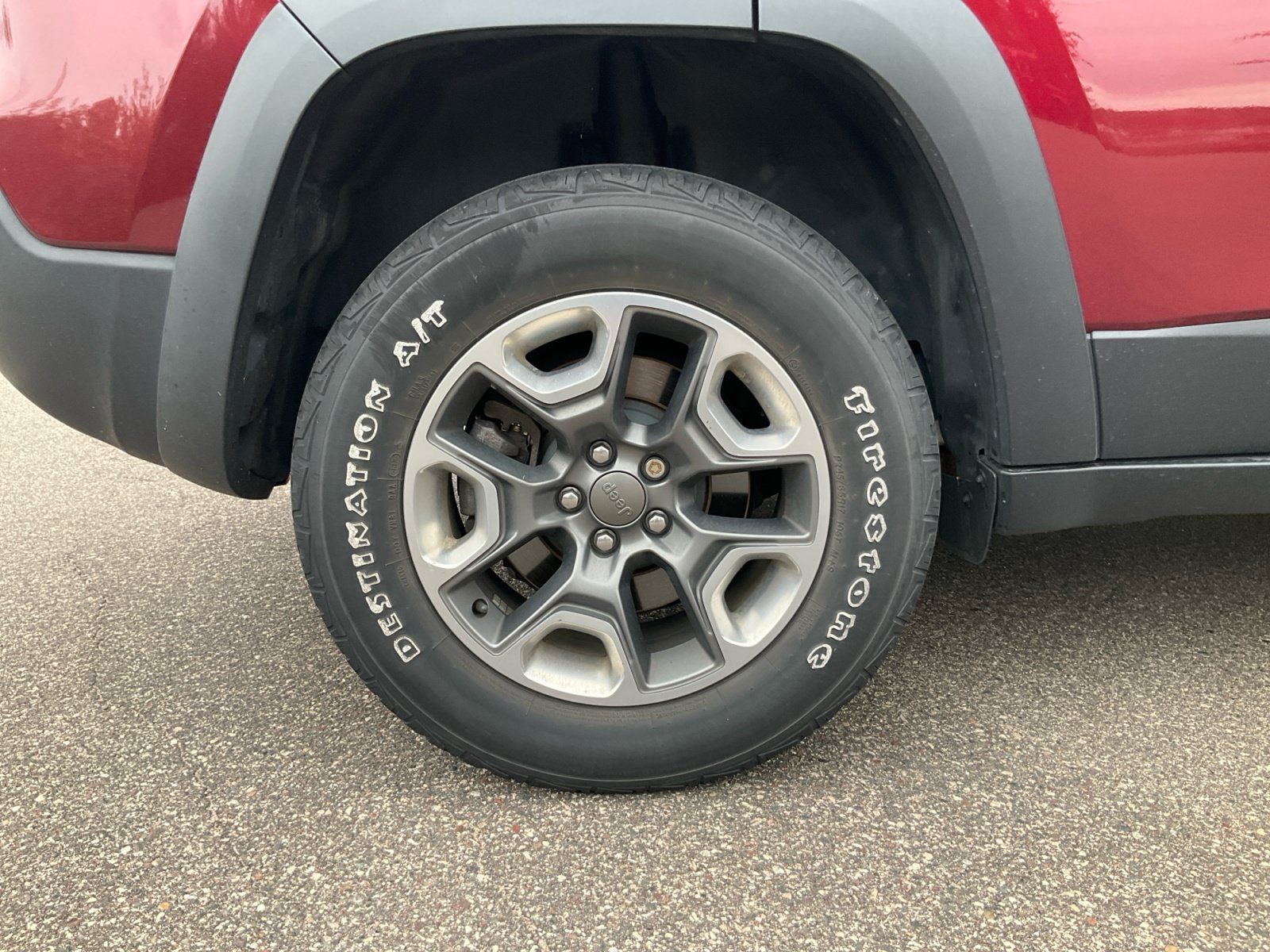 Used 2019 Jeep Cherokee Trailhawk AWD/4WD image 21