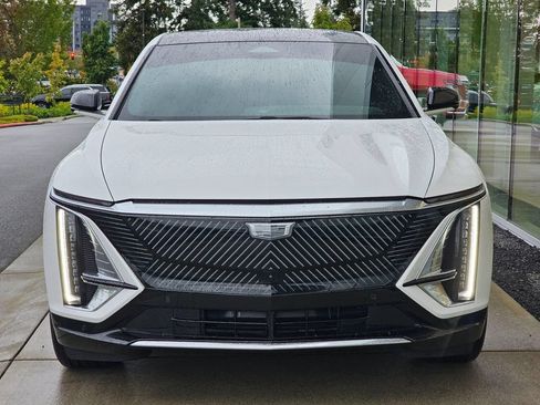 Certified 2024 Cadillac Lyriq Luxury w/ LPO, Floor Liner Package AWD/4WD image 8